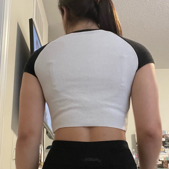 This baseball crop top us very comfortable for summer - Picture 2 of 6